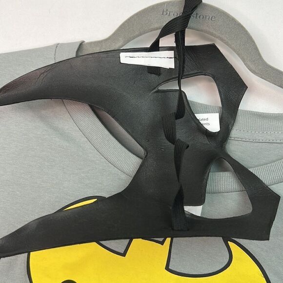 DC Comics Batgirl T-shirt with mask and detachable cape size medium NWT - Picture 8 of 16